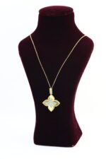 عقد ذهب روبرت كوين فص ازرق كبير